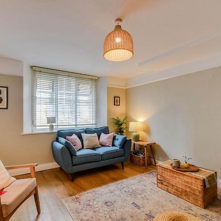 Cheerful 3 Bed Grade II Central Cottage 赛伦塞斯特 外观 照片